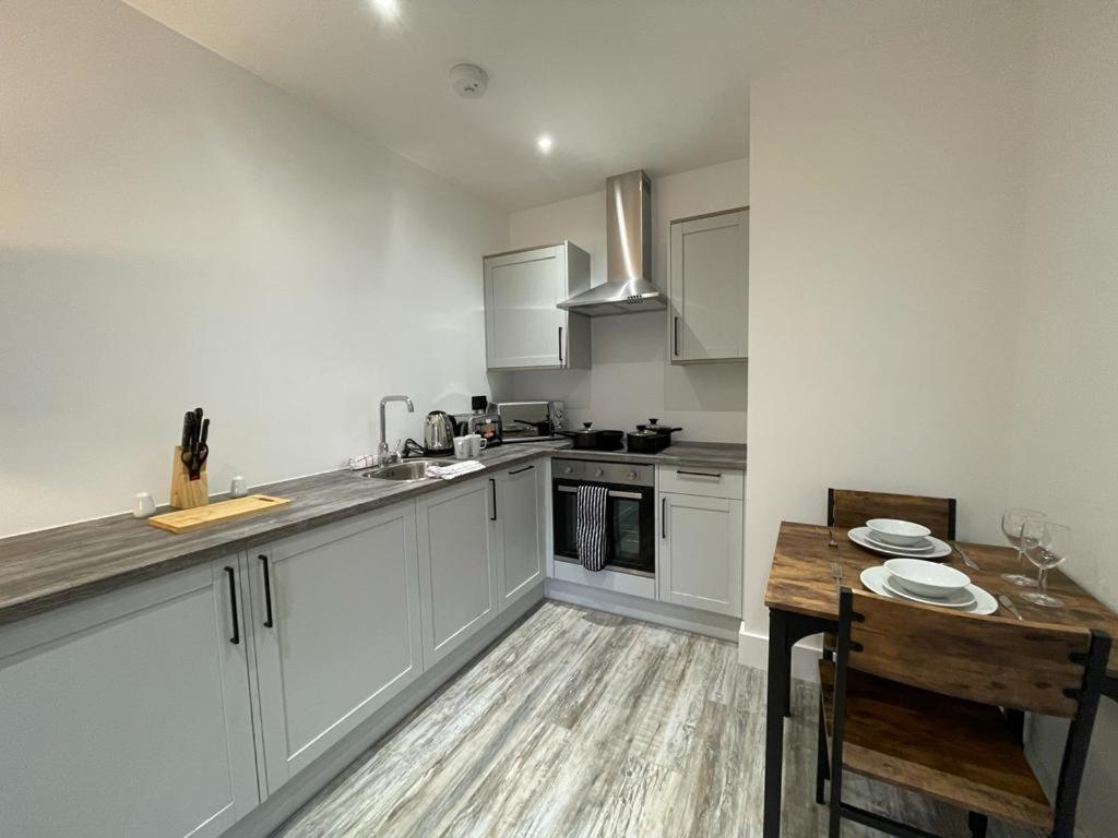 Kingsbridge Point - Cosy One Bed Apartments Near Town Centre, Swindon Ngoại thất bức ảnh
